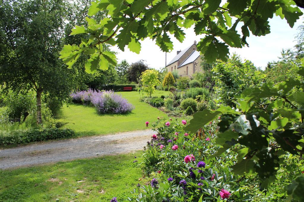 Au Jardin Des Violettes Bed and Breakfast Maheru Eksteriør billede